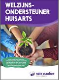 Voorkant flyer Welzijnsondersteuner Huisarts. Soms heb je geen medische behandeling nodig, maar iemand die met je meekijkt naar wat jij nodig hebt om je beter te voelen. Daar is de Welzijnsondersteuner voor.